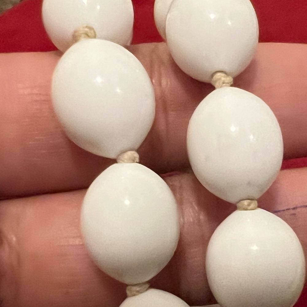 TRIFARI Vintage White Bead Crown Bracelet - Picture 8 of 9